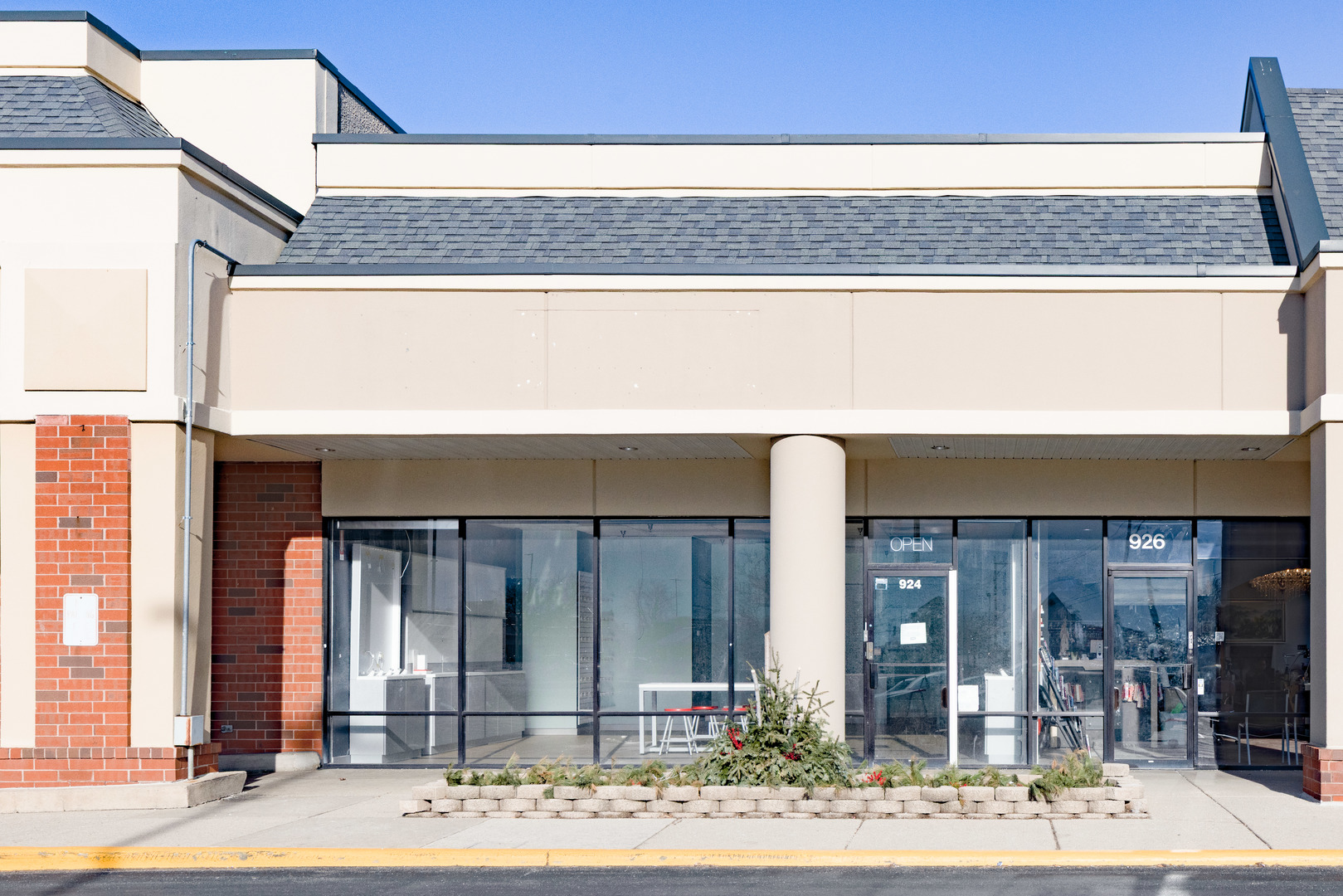 Photo 1 of 6 — 924 N Green Bay Road, Waukegan, IL 60085
