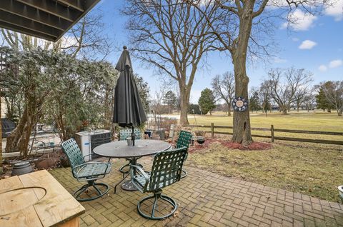 Tiny photo for 1414 N Bridgeport Drive, Mount Prospect, IL 60056 (MLS # 12568034)