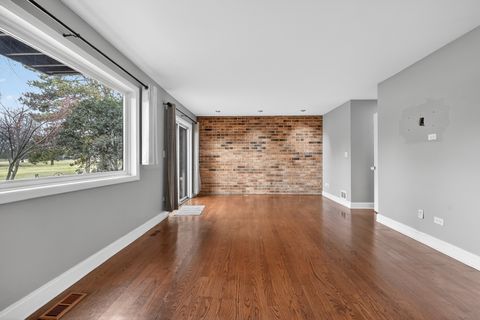 Tiny photo for 1414 N Bridgeport Drive, Mount Prospect, IL 60056 (MLS # 12568034)