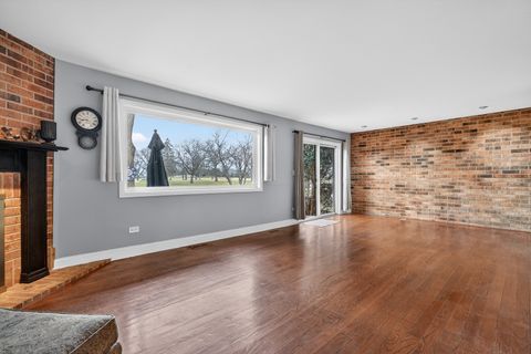 Tiny photo for 1414 N Bridgeport Drive, Mount Prospect, IL 60056 (MLS # 12568034)