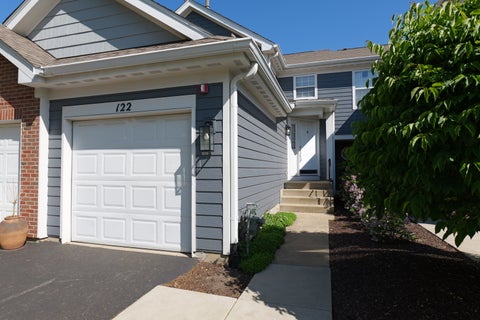 Photo of Glendale Heights, IL 60139 (MLS # 12654156)