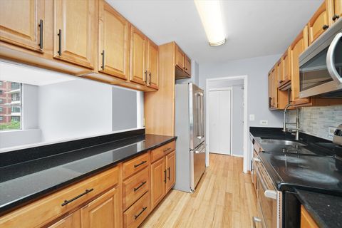 Tiny photo for 5757 N Sheridan Road #5J, Chicago, IL 60660 (MLS # 12380977)