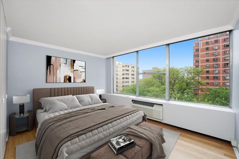 Tiny photo for 5757 N Sheridan Road #5J, Chicago, IL 60660 (MLS # 12380977)
