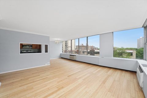 Tiny photo for 5757 N Sheridan Road #5J, Chicago, IL 60660 (MLS # 12380977)