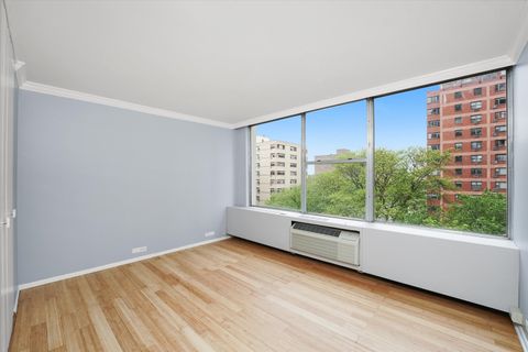Tiny photo for 5757 N Sheridan Road #5J, Chicago, IL 60660 (MLS # 12380977)