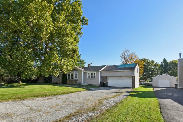 3409 N BETTY DR, ARLINGTON HEIGHTS, IL 60004 - Image b018893bf6dedfaeed40d236e39b5d33/255601980