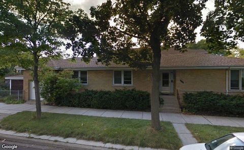 7356 N Francisco Avenue Chicago IL 60645