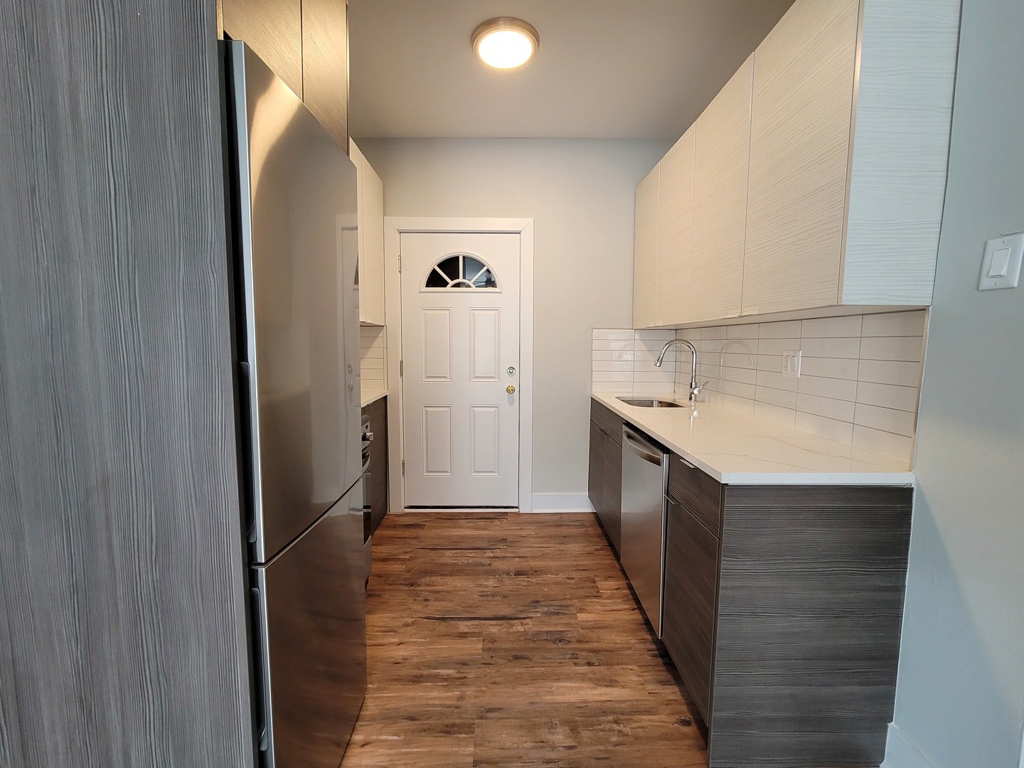 641 W ROSCOE Street V3