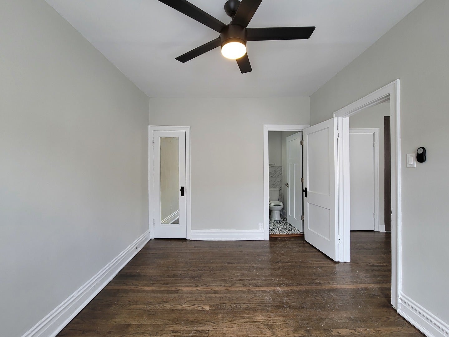 641 W ROSCOE Street V3