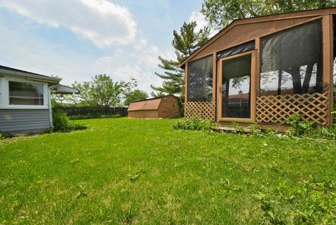 Tiny photo for 50 Ridgewood Road, Elk Grove Village, IL 60007 (MLS # 12402332)