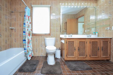 Tiny photo for 50 Ridgewood Road, Elk Grove Village, IL 60007 (MLS # 12402332)