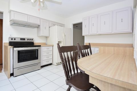 Tiny photo for 50 Ridgewood Road, Elk Grove Village, IL 60007 (MLS # 12402332)