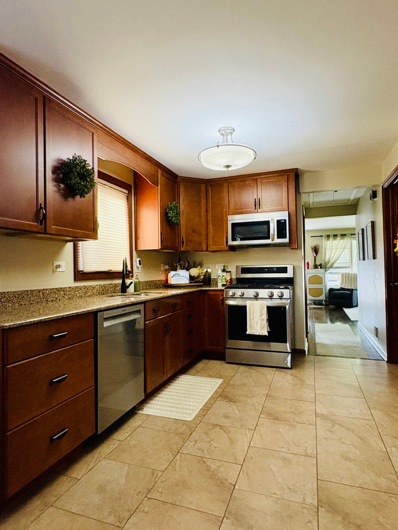 3441 W 115th Place