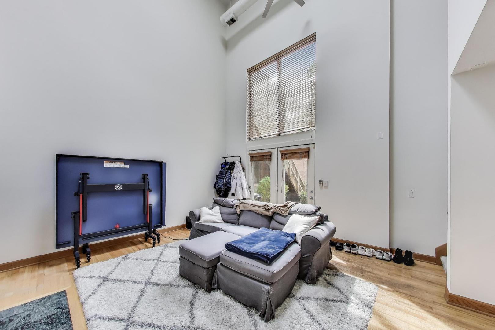 1100 W Cornelia Avenue 110