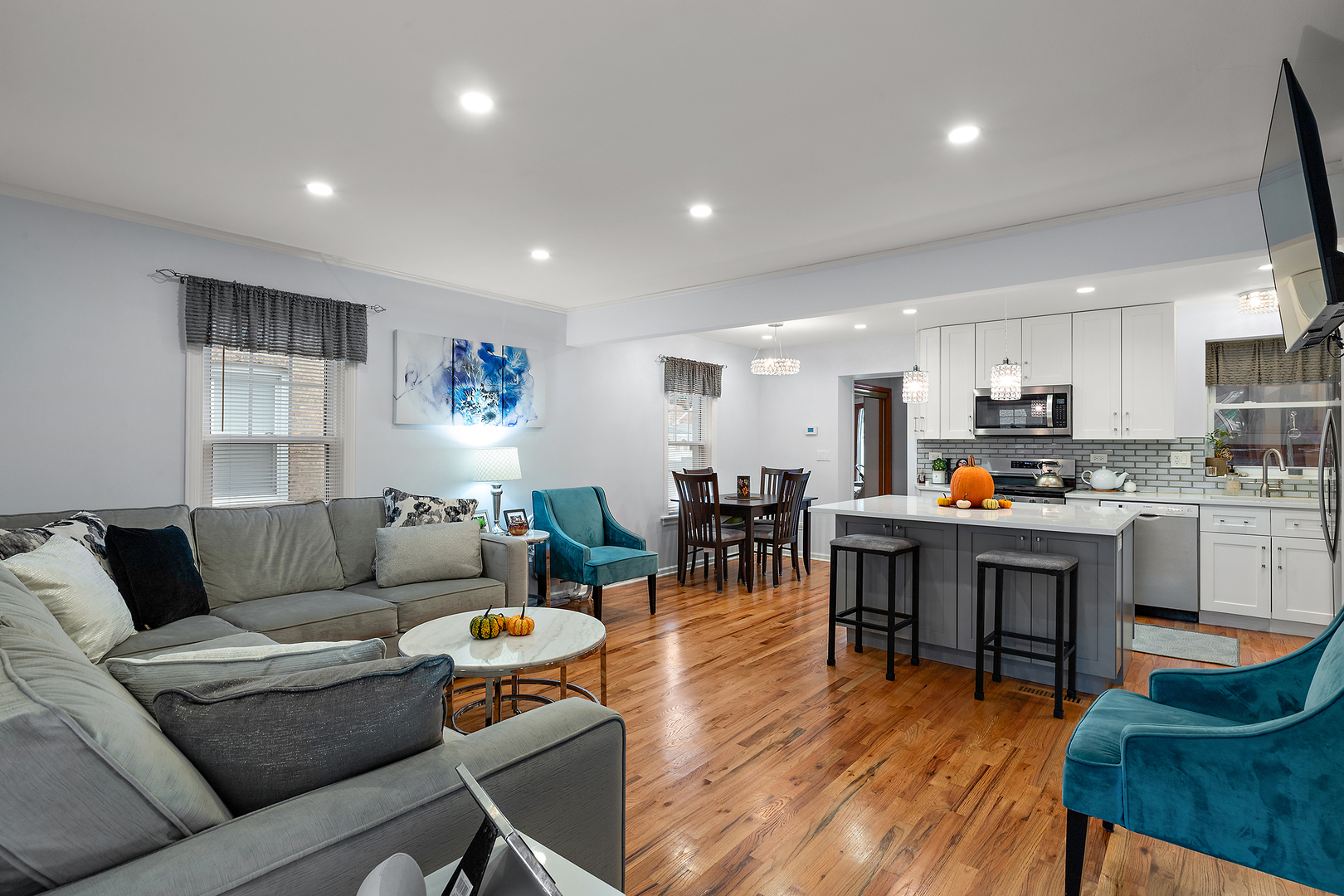 3233 N Panama Avenue