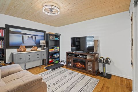 Tiny photo for 17377 71st Avenue, Tinley Park, IL 60477 (MLS # 12484748)