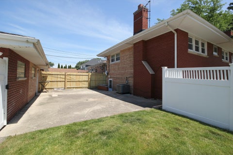Tiny photo for 10158 S Talman Avenue, Chicago, IL 60655 (MLS # 12668406)