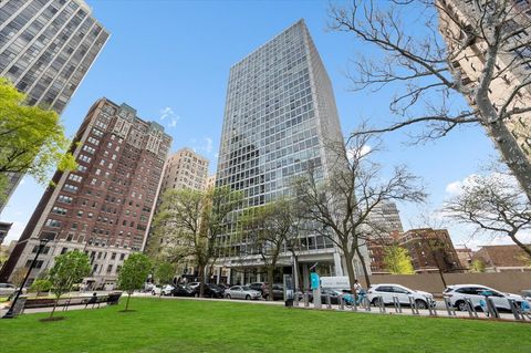 Photo of 2400 N Lakeview Avenue #1002, Chicago, IL 60614 (MLS # 12644897)