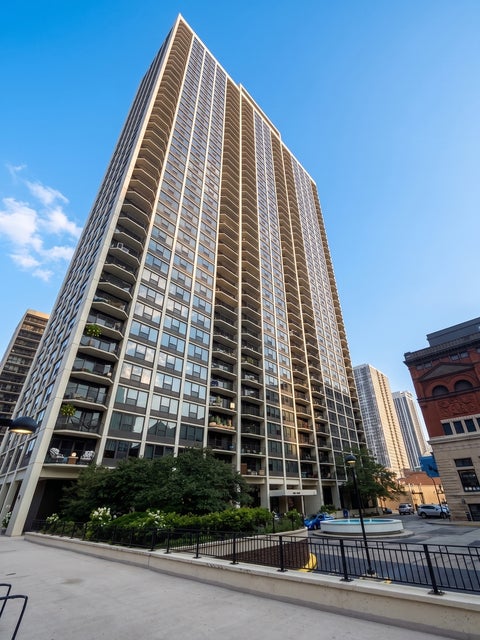 Tiny photo for 1560 N Sandburg Terrace #1010J, Chicago, IL 60610 (MLS # 12735096)