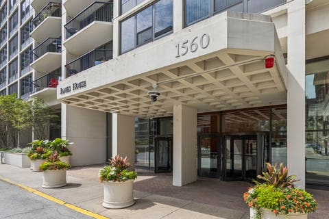 Photo of 1560 N Sandburg Terrace #1010J, Chicago, IL 60610 (MLS # 12735096)