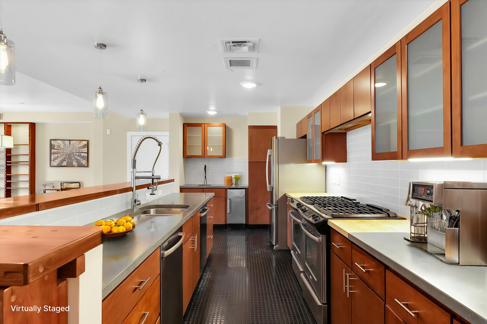 301 N Neil Street 808-809