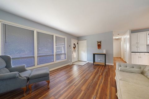 Tiny photo for 181 Lakeview Court, Bloomingdale, IL 60108 (MLS # 12498158)