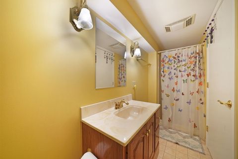 Tiny photo for 181 Lakeview Court, Bloomingdale, IL 60108 (MLS # 12498158)