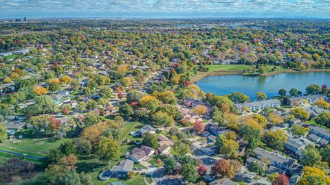 Tiny photo for 181 Lakeview Court, Bloomingdale, IL 60108 (MLS # 12498158)