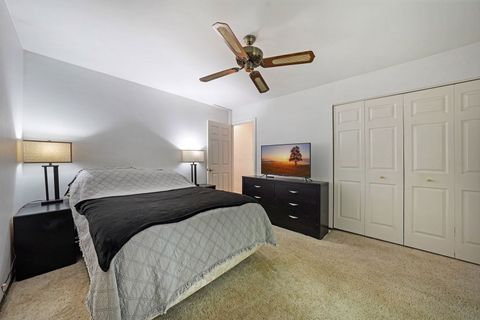 Tiny photo for 181 Lakeview Court, Bloomingdale, IL 60108 (MLS # 12498158)