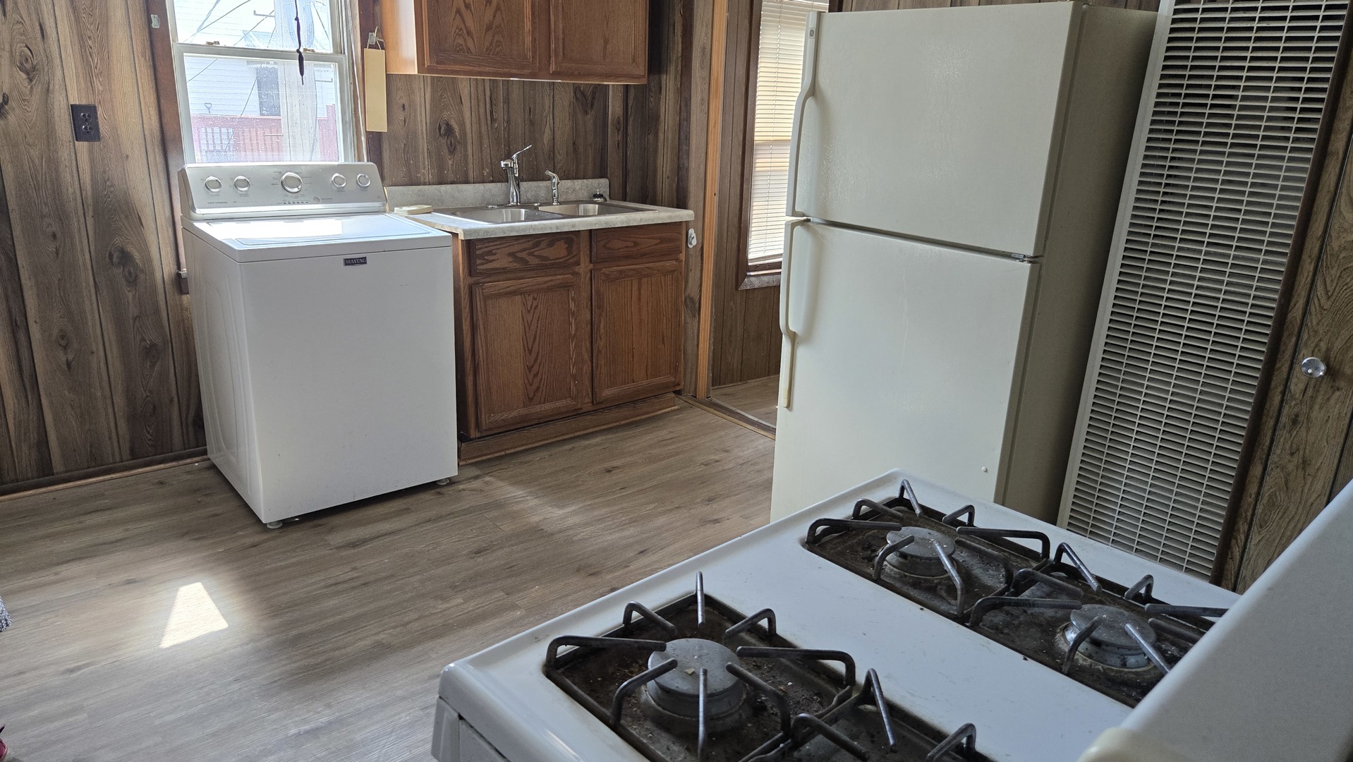 511 W 25th Place