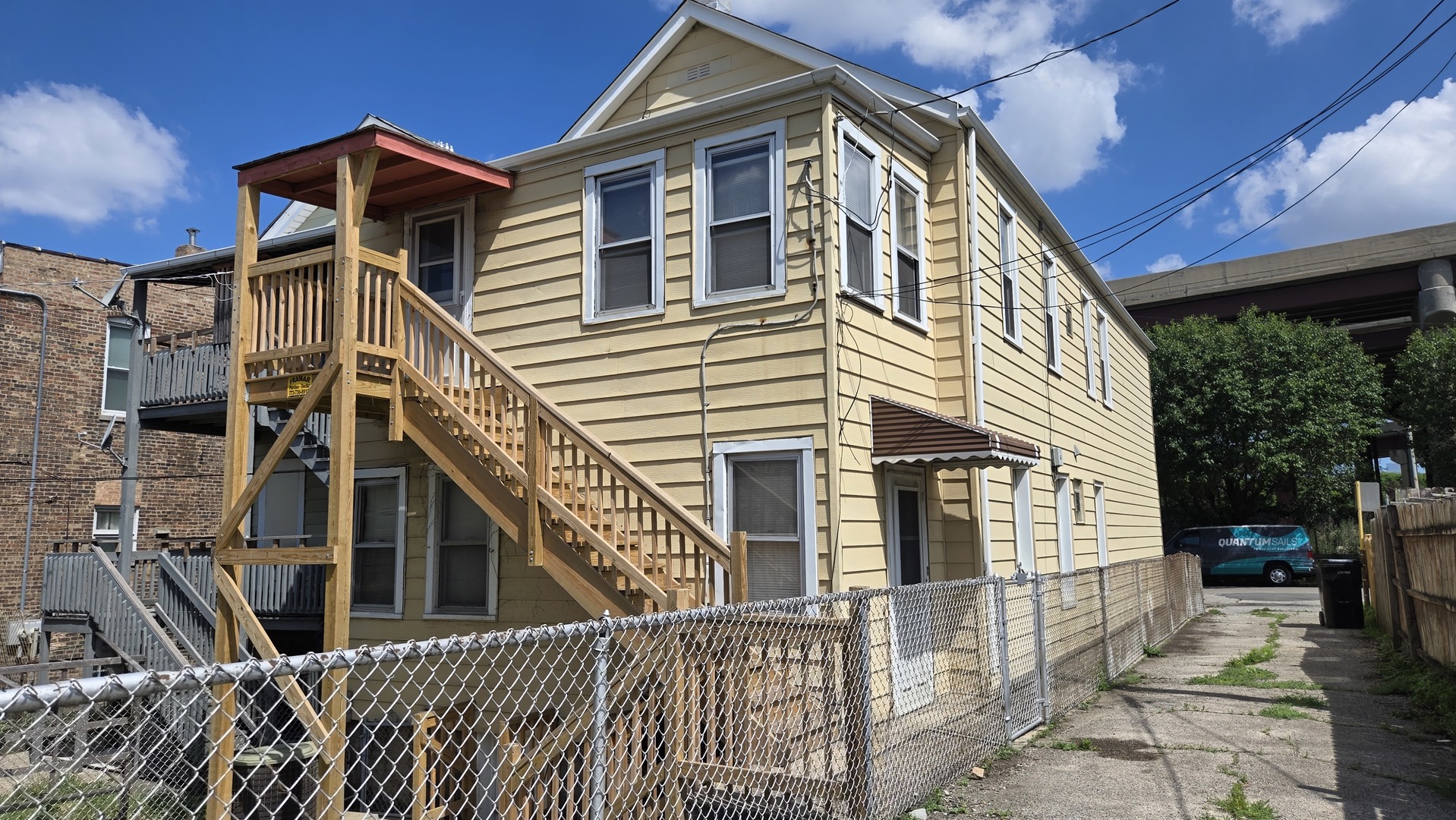 511 W 25th Place