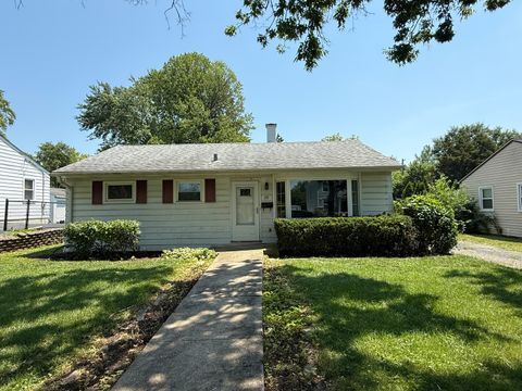 Tiny photo for 29 N ROSLYN Road, Westmont, IL 60559 (MLS # 12505667)