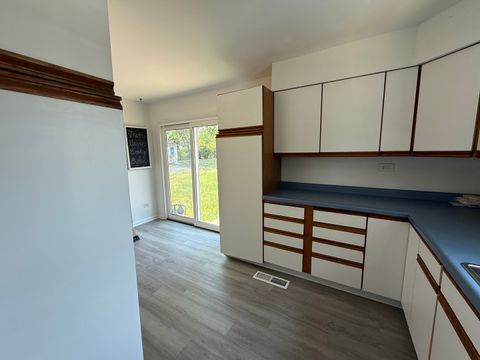 Tiny photo for 29 N ROSLYN Road, Westmont, IL 60559 (MLS # 12505667)