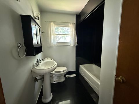 Tiny photo for 29 N ROSLYN Road, Westmont, IL 60559 (MLS # 12505667)