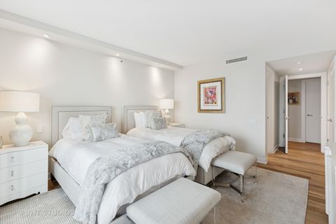 Tiny photo for 132 E DELAWARE Place #5101, Chicago, IL 60611 (MLS # 12471340)