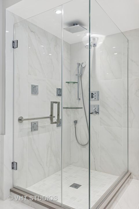 Tiny photo for 132 E DELAWARE Place #5101, Chicago, IL 60611 (MLS # 12471340)