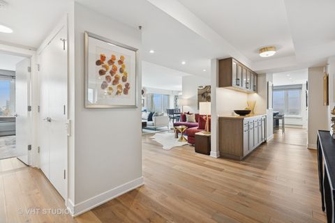 Tiny photo for 132 E DELAWARE Place #5101, Chicago, IL 60611 (MLS # 12471340)