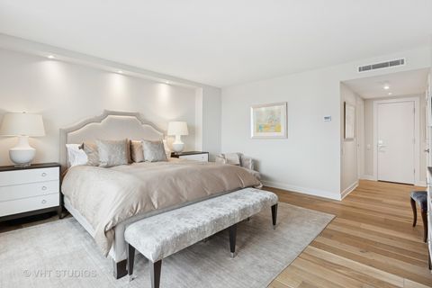 Tiny photo for 132 E DELAWARE Place #5101, Chicago, IL 60611 (MLS # 12471340)