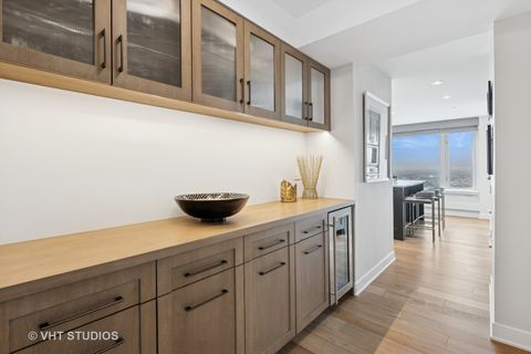 Tiny photo for 132 E DELAWARE Place #5101, Chicago, IL 60611 (MLS # 12471340)