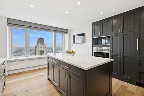 Tiny photo for 132 E DELAWARE Place #5101, Chicago, IL 60611 (MLS # 12471340)
