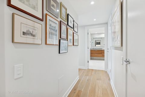 Tiny photo for 132 E DELAWARE Place #5101, Chicago, IL 60611 (MLS # 12471340)