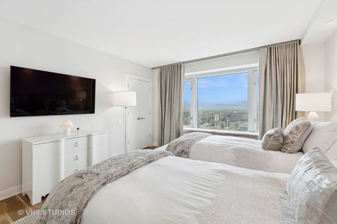 Tiny photo for 132 E DELAWARE Place #5101, Chicago, IL 60611 (MLS # 12471340)