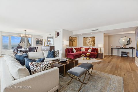 Tiny photo for 132 E DELAWARE Place #5101, Chicago, IL 60611 (MLS # 12471340)