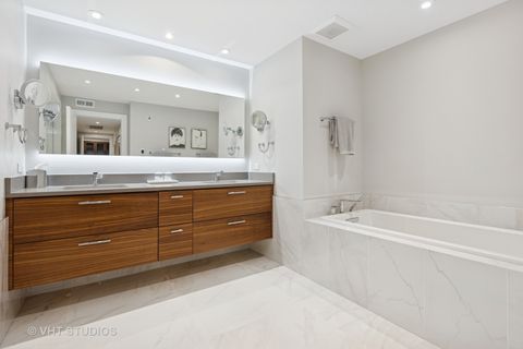 Tiny photo for 132 E DELAWARE Place #5101, Chicago, IL 60611 (MLS # 12471340)