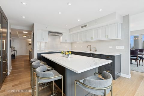 Tiny photo for 132 E DELAWARE Place #5101, Chicago, IL 60611 (MLS # 12471340)