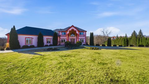 Photo of 9 Falcon Lakes Drive, South Barrington, IL 60010 (MLS # 12616027)