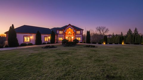 Tiny photo for 9 Falcon Lakes Drive, South Barrington, IL 60010 (MLS # 12616027)