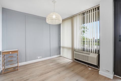 Tiny photo for 3021 S MICHIGAN Avenue #406, Chicago, IL 60616 (MLS # 12631702)