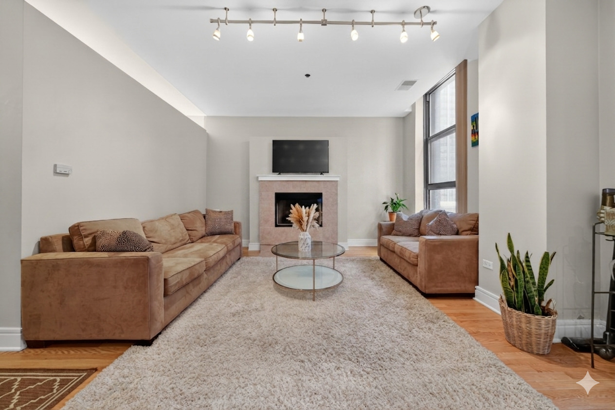 212 W Washington Street 1402