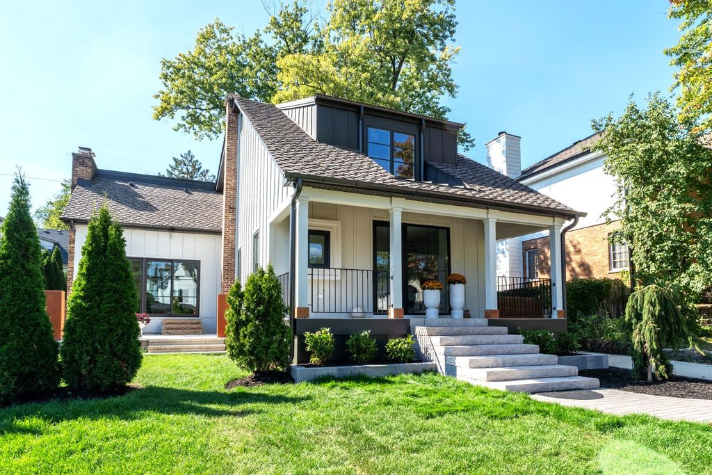 Photo for 438 S Quincy Street, Hinsdale, IL 60521 (MLS # 12489620)